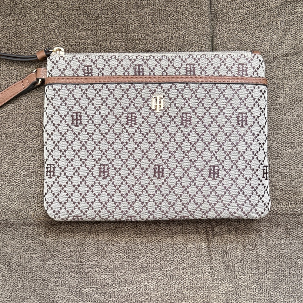 Tommy Hilfiger Patterned Clutch in Brown and Cream